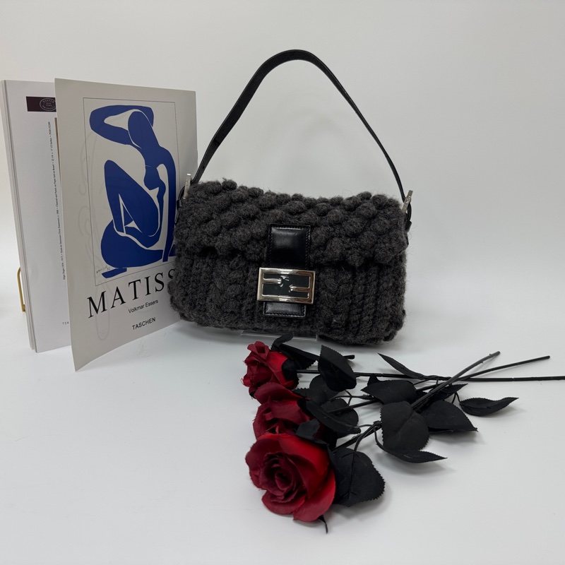 【赫蒂國際精品】Fendi Baguette 灰色毛線針織肩背包 手提包vintage 二手 中古-1