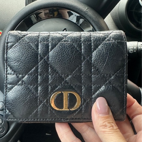 Dior 黑色柔軟小牛皮短夾