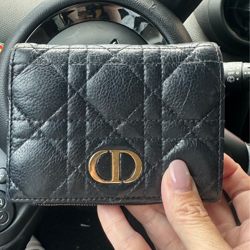 Dior 黑色柔軟小牛皮短夾-6
