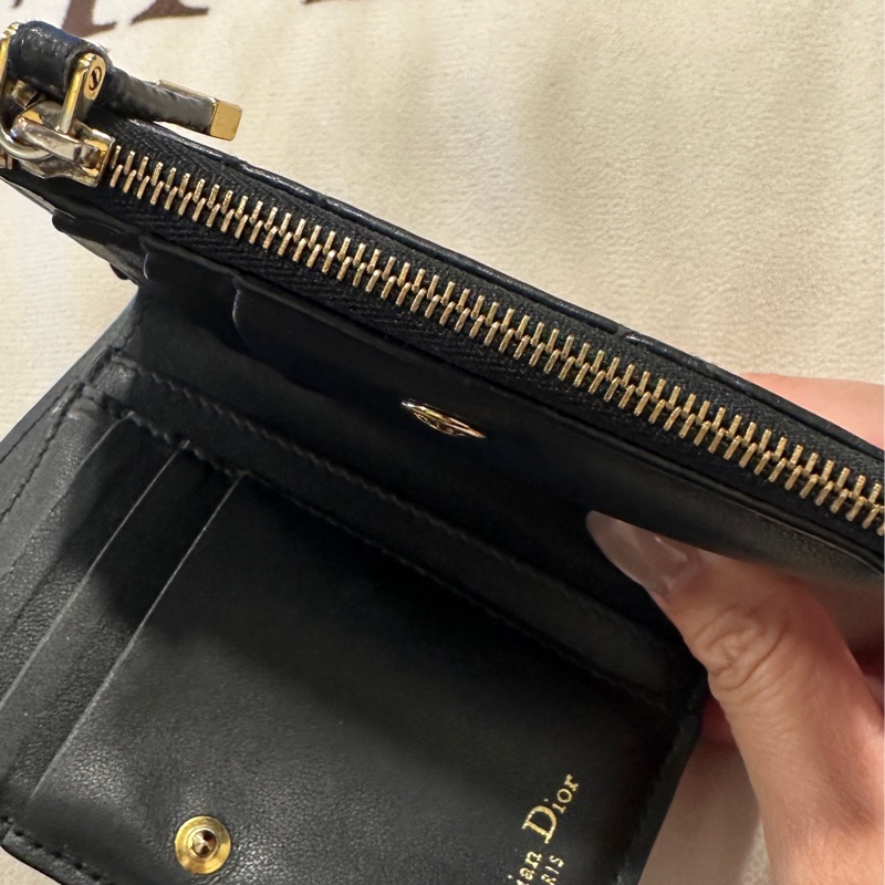 Dior 黑色柔軟小牛皮短夾-13