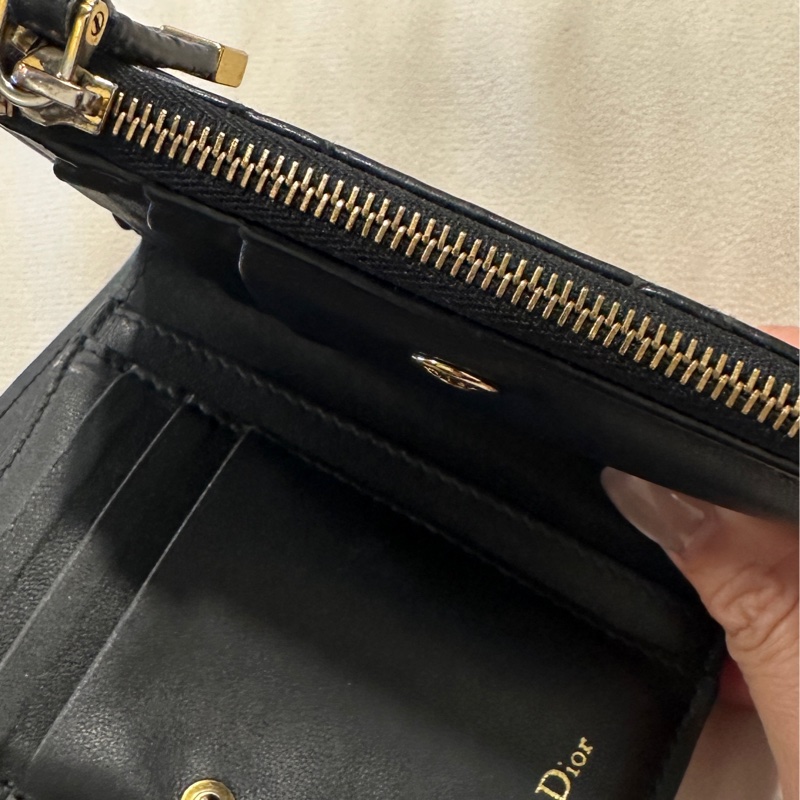 Dior 黑色柔軟小牛皮短夾-16