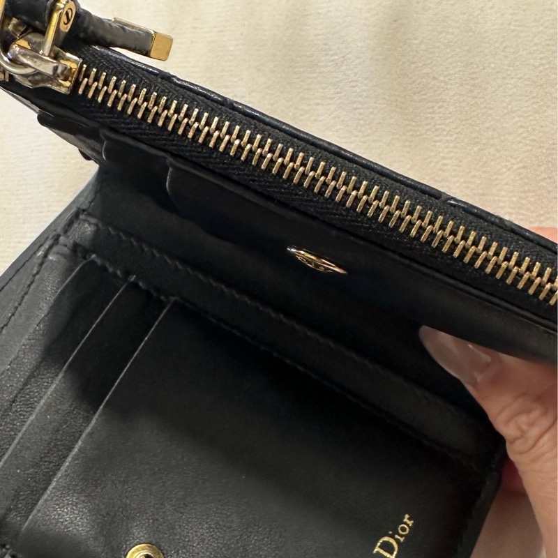 Dior 黑色柔軟小牛皮短夾-17
