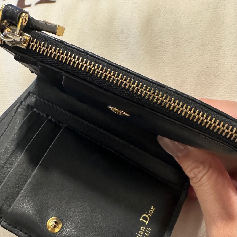 Dior 黑色柔軟小牛皮短夾-26