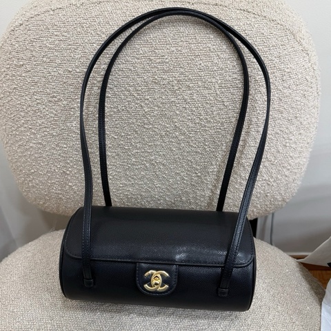 99新✨香奈兒Chanel 26P 黑色圓筒包單肩包 金扣🧡正品