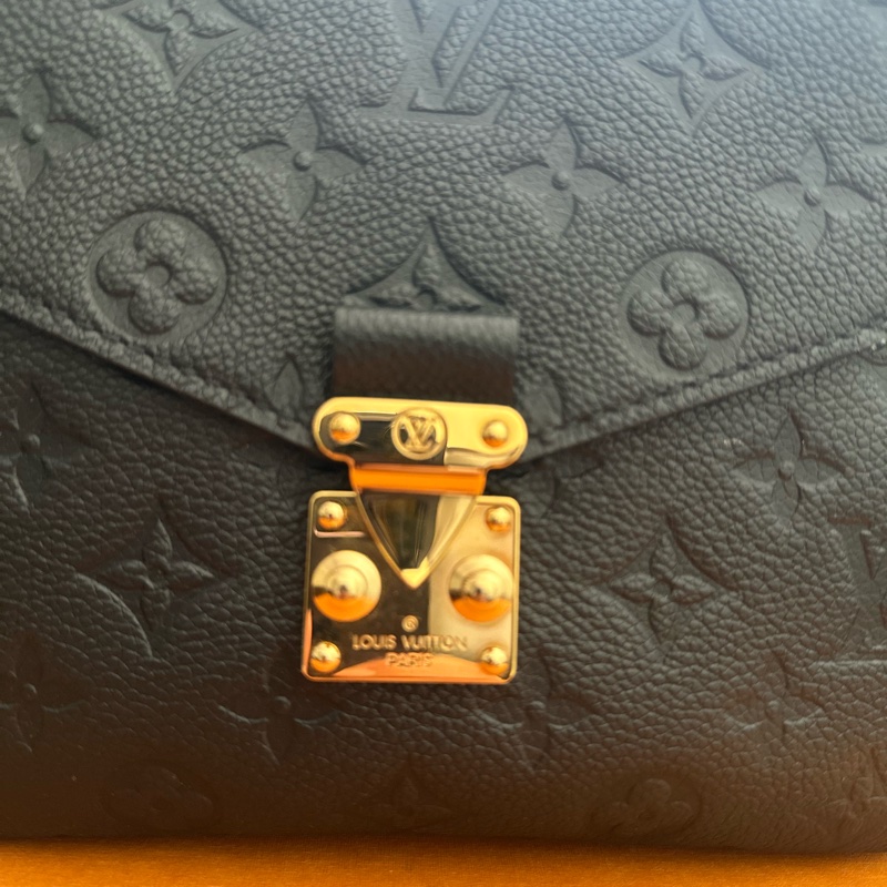 LV Pochette Métis-9
