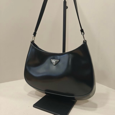 Prada 普拉達 黑色皮面單肩包