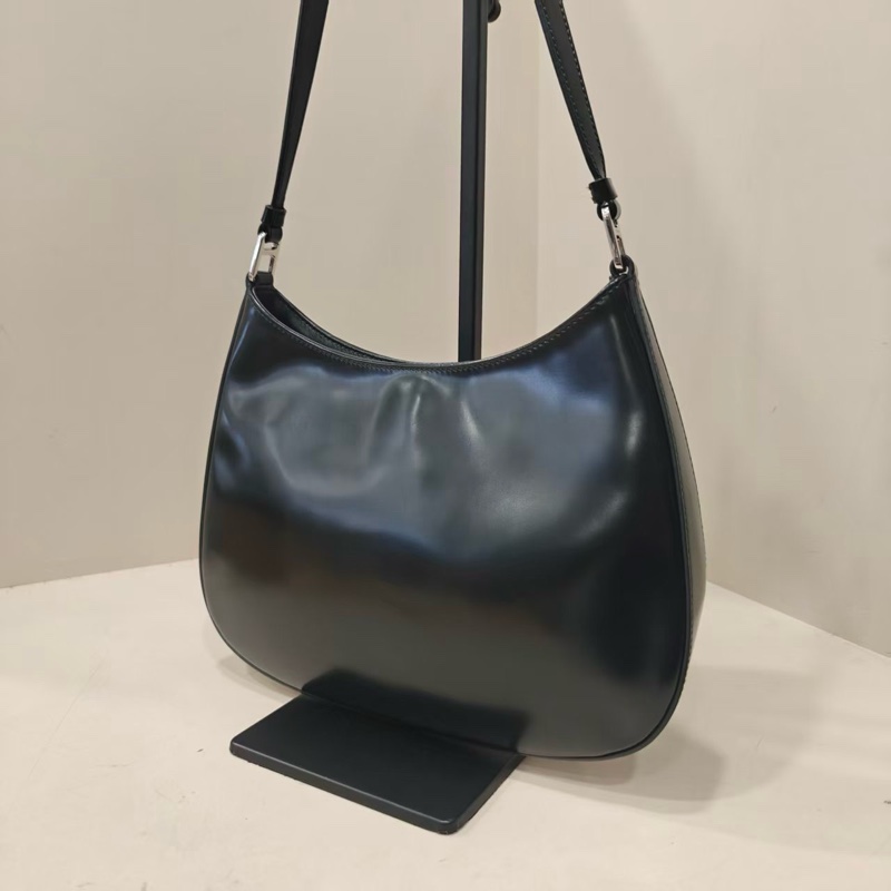 Prada 普拉達 黑色皮面單肩包-1