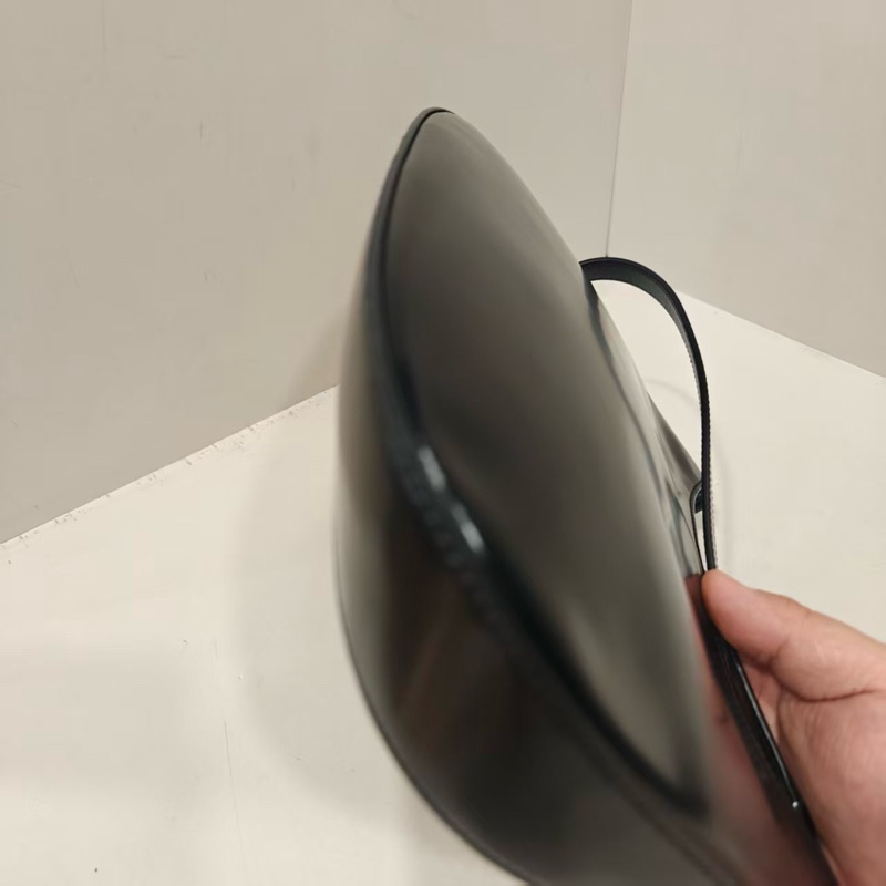 Prada 普拉達 黑色皮面單肩包-3