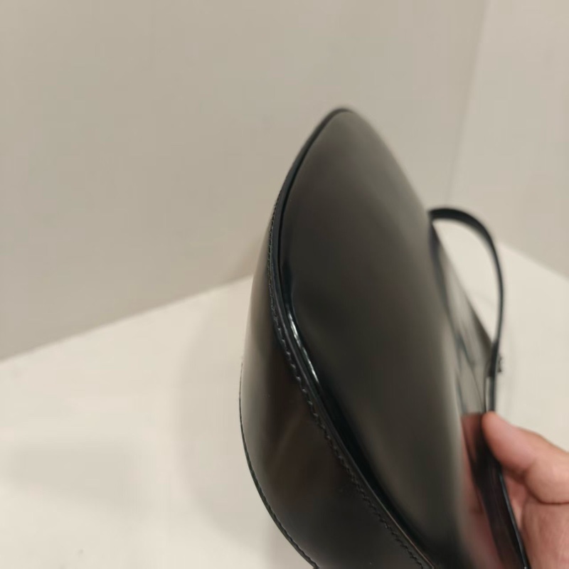 Prada 普拉達 黑色皮面單肩包-4