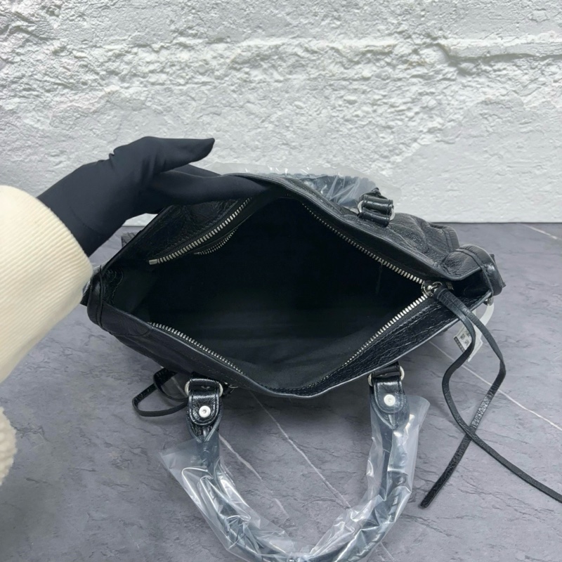 ✨幾乎全新未使用 最新款新尺寸Balenciaga巴黎世家 2024年 機車黑銀小號 熱門款 可以手提可以斜挎 黑銀小釘很帥很亮眼 🧡正品-5