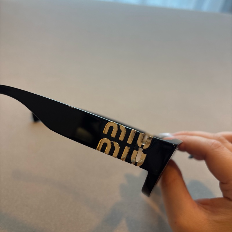 Miu Miu 窄版橢方型太陽眼鏡黑金色SMU B04-F 大Logo-8