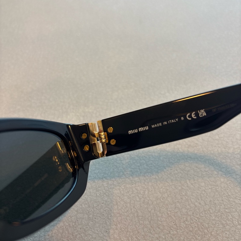 Miu Miu 窄版橢方型太陽眼鏡黑金色SMU B04-F 大Logo-10