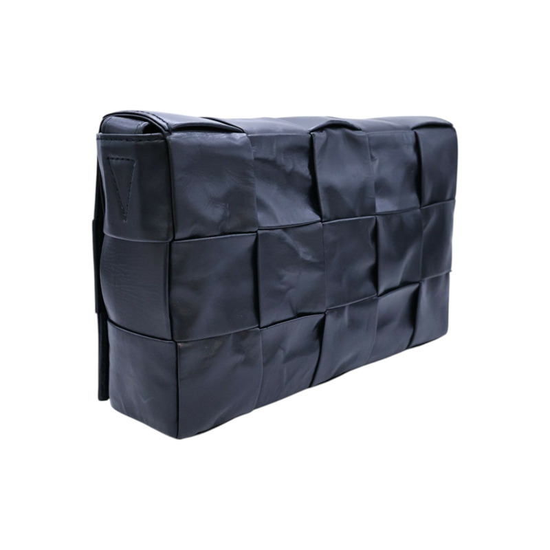 黑色 編織牛皮Cassette Bag 肩背包【BOTTEGA VENETA 寶緹嘉】 737950-1