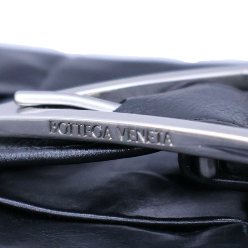 黑色 編織牛皮Cassette Bag 肩背包【BOTTEGA VENETA 寶緹嘉】 737950-7