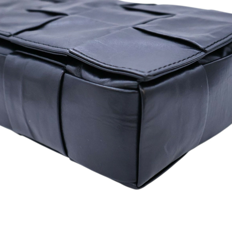 黑色 編織牛皮Cassette Bag 肩背包【BOTTEGA VENETA 寶緹嘉】 737950-10