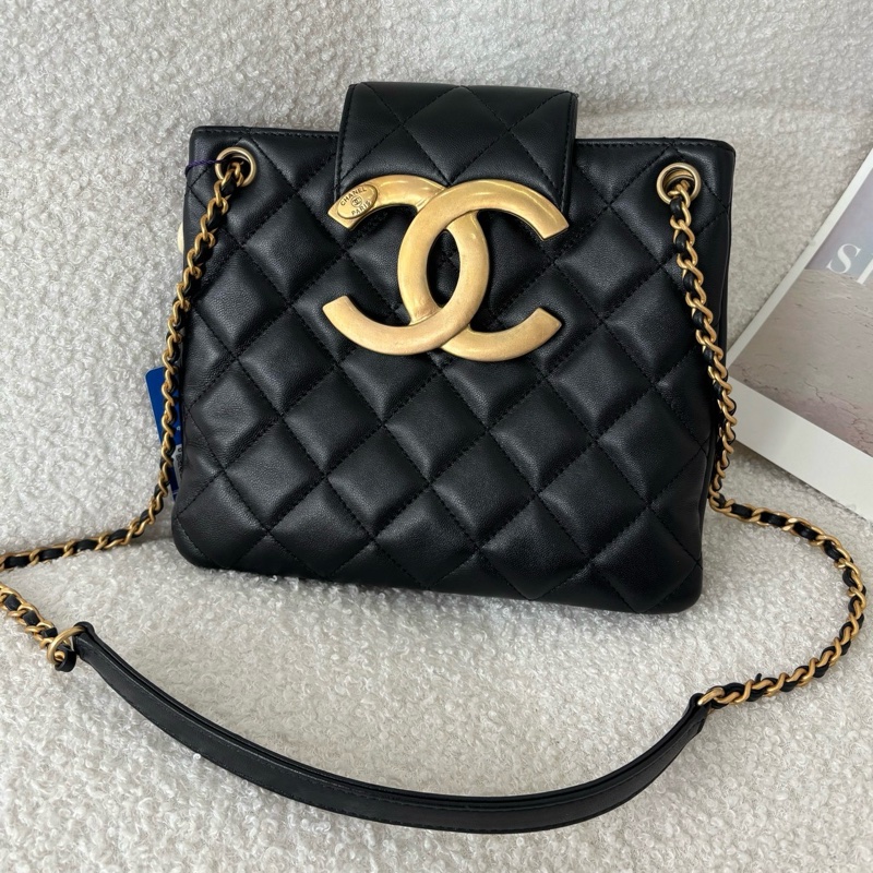 99✨Chanel香奈兒 24C大logo竪版托特包單肩包 黑金羊皮23年❤️正品-0