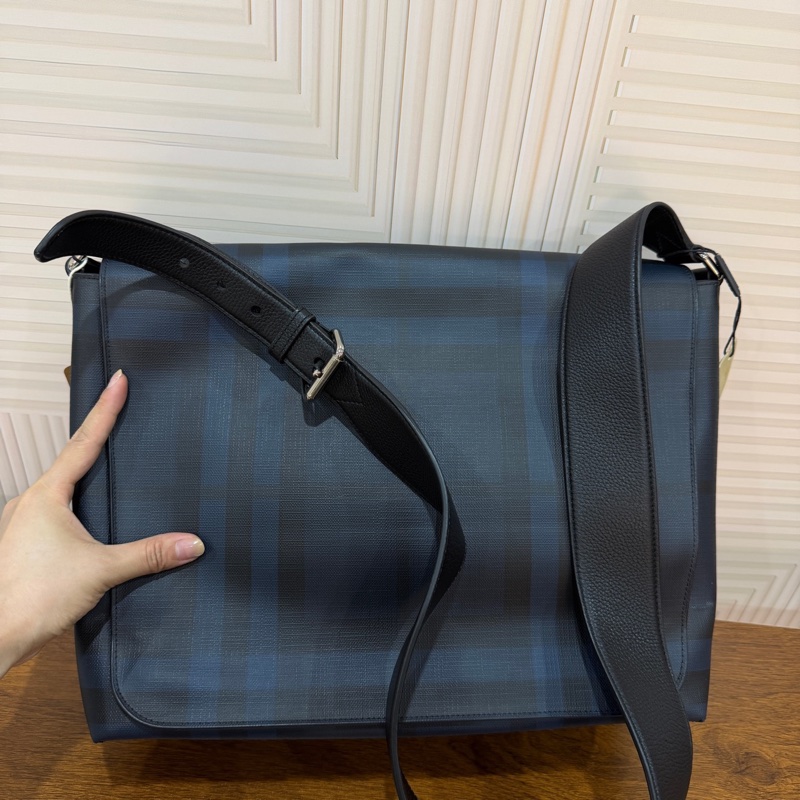 99新 Burberry 博柏利 藍黑色經典格子男士斜挎包-0