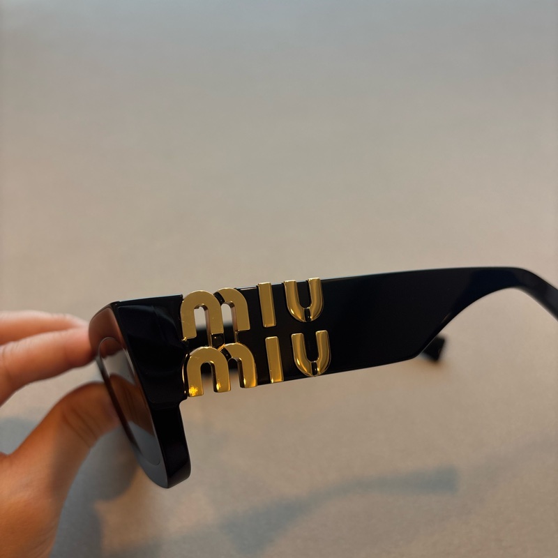 Miu Miu 微貓眼太陽眼鏡SMU 09W 石板灰 熱銷款-6