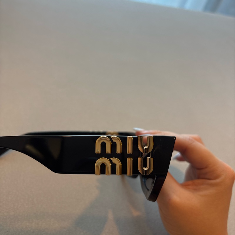 Miu Miu 微貓眼太陽眼鏡SMU 09W 石板灰 熱銷款-7