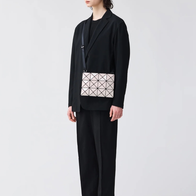 Issey Miyake 三宅一生 BaoBao 亮面 米色 輕巧小包 側背包 斜背包-5