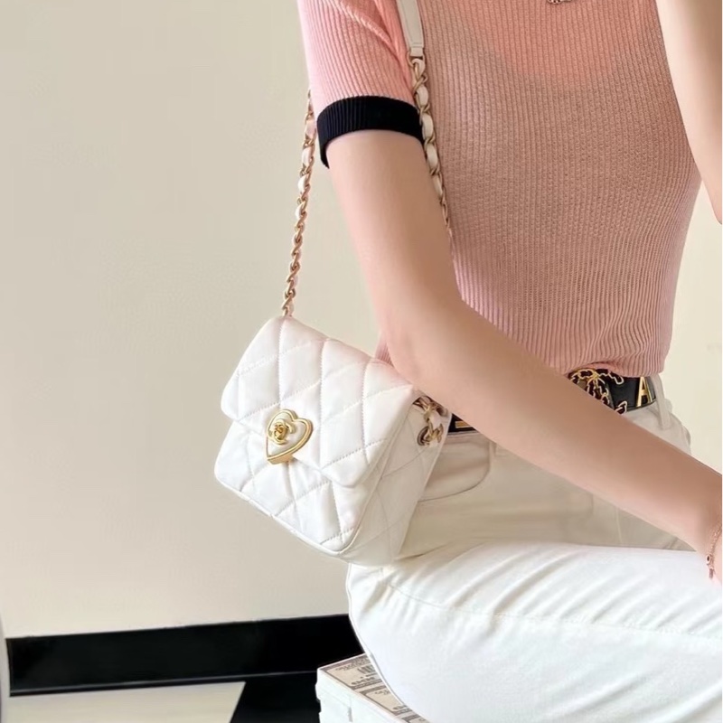 99新✨香奈兒Chanel 23S白色愛心琺瑯扣 桃心扣CF大mini  斜挎包 單肩包 芯片款 金色五金-8
