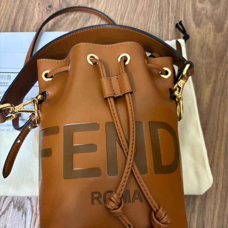 Fendi 8BS010 迷你 Mon Tresor 小牛皮水桶包 棕色-1