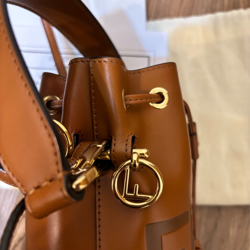 Fendi 8BS010 迷你 Mon Tresor 小牛皮水桶包 棕色-4