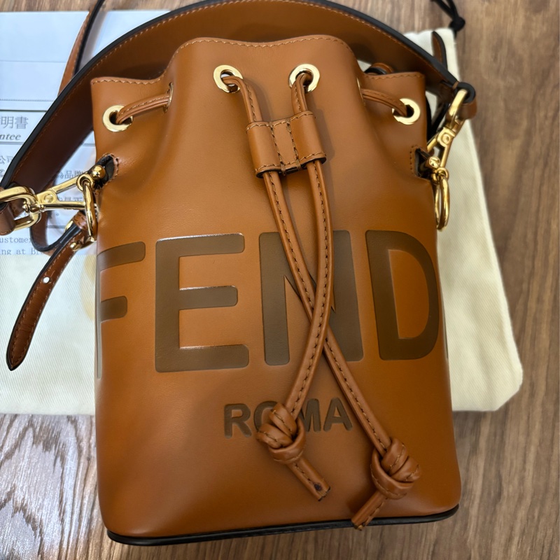 Fendi 8BS010 迷你 Mon Tresor 小牛皮水桶包 棕色-7