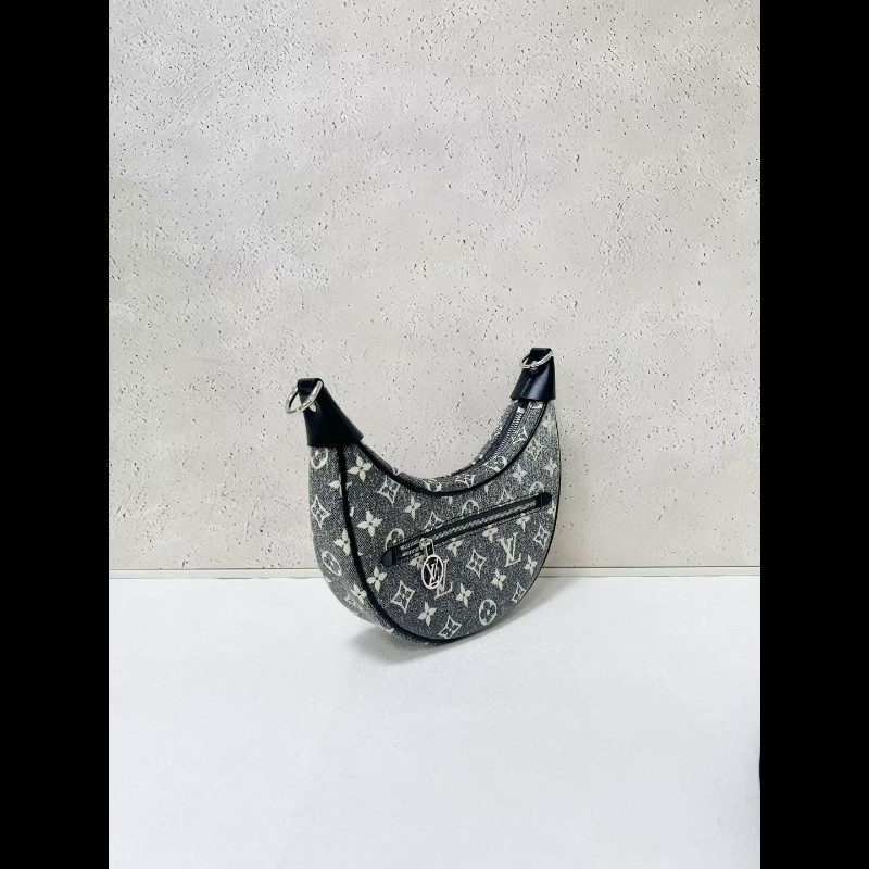 LV loop系列 
黑色丹寧牛仔豌豆腋下包-4