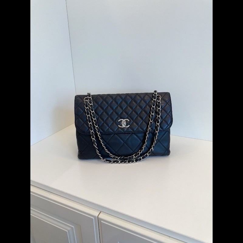 Chanel Flap Bag
黑银貝嫂公文鏈條包
牛皮機場包-0