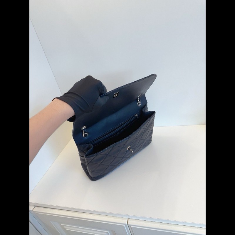 Chanel Flap Bag
黑银貝嫂公文鏈條包
牛皮機場包-1