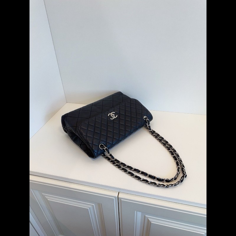 Chanel Flap Bag
黑银貝嫂公文鏈條包
牛皮機場包-2