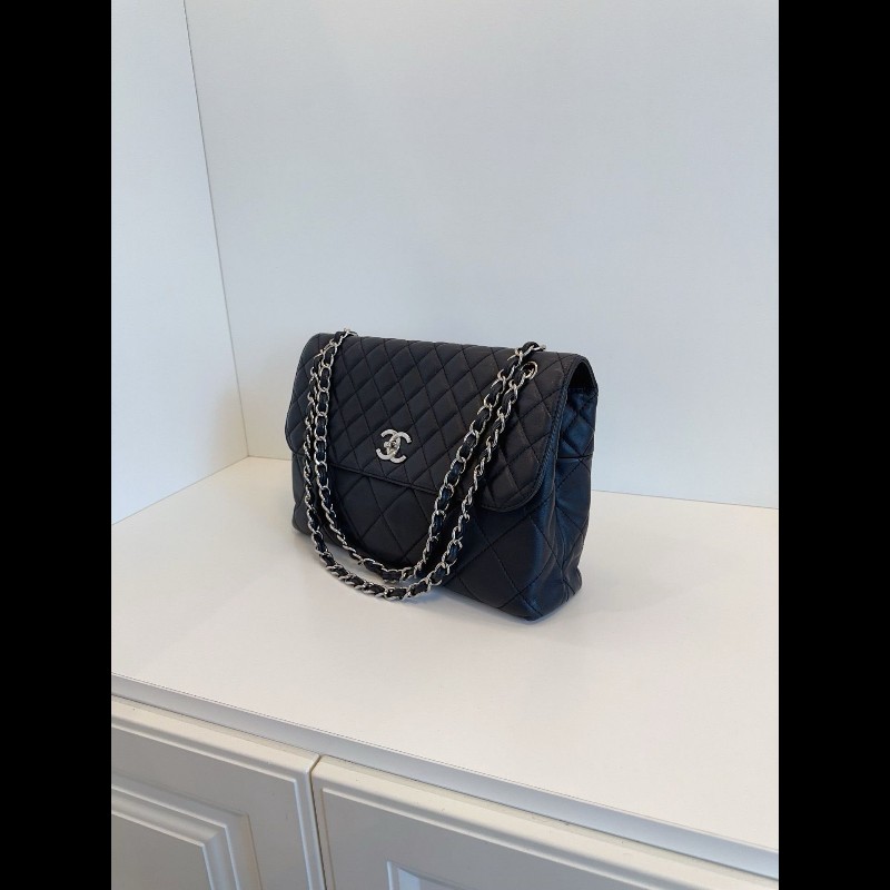Chanel Flap Bag
黑银貝嫂公文鏈條包
牛皮機場包-7