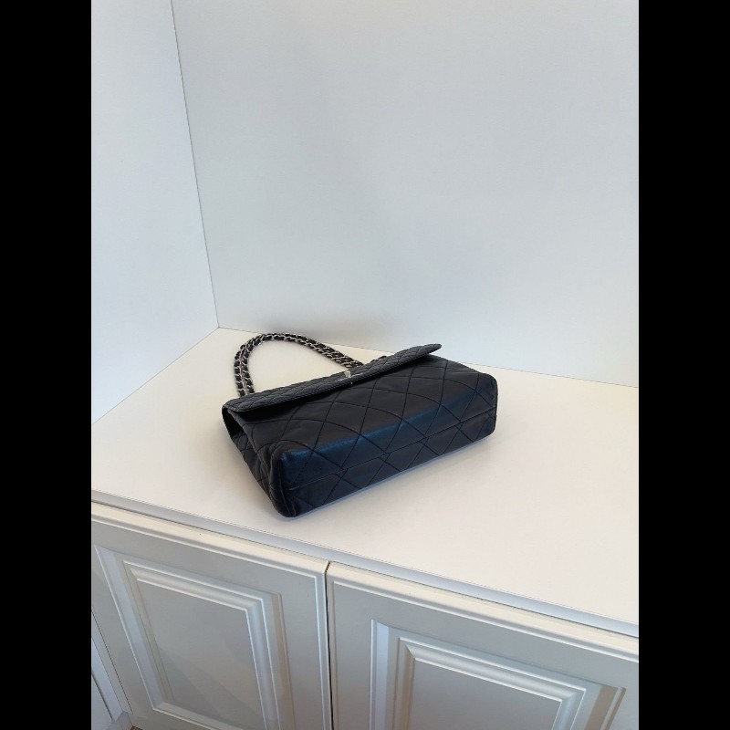 Chanel Flap Bag
黑银貝嫂公文鏈條包
牛皮機場包-8