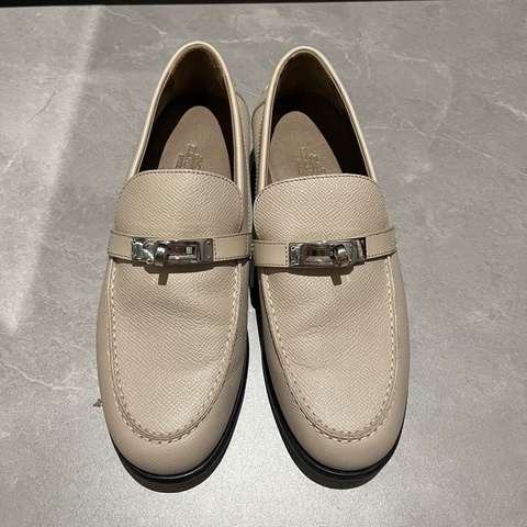 Hermès 愛馬仕 Kelly 銀扣奶茶色樂福鞋 37碼。