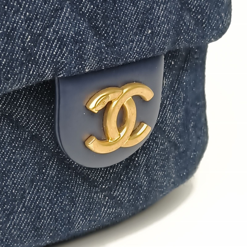 CHANEL 牛仔藍牛仔晶片開金扣25C早春抽繩雙肩包-4