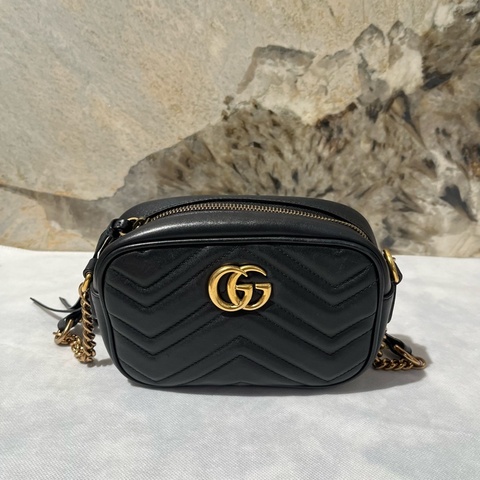 Gucci黑金牛皮Marmont 拉鍊相機包