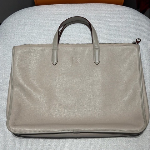 LOEWE羅意威公文包 腋下hobo包 奶油白