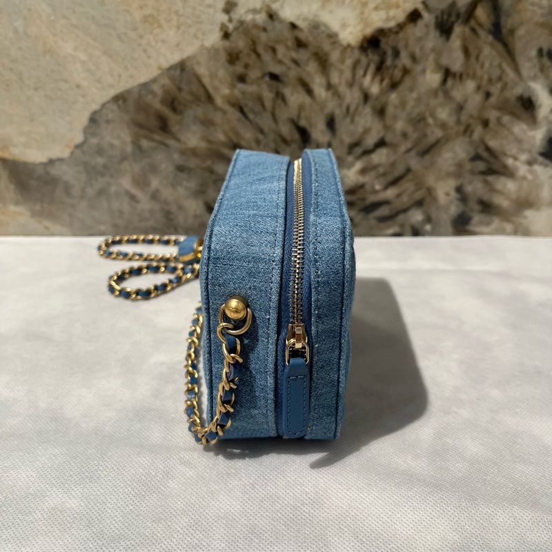 Chanel藍金牛仔布金球拉鍊相機包-1