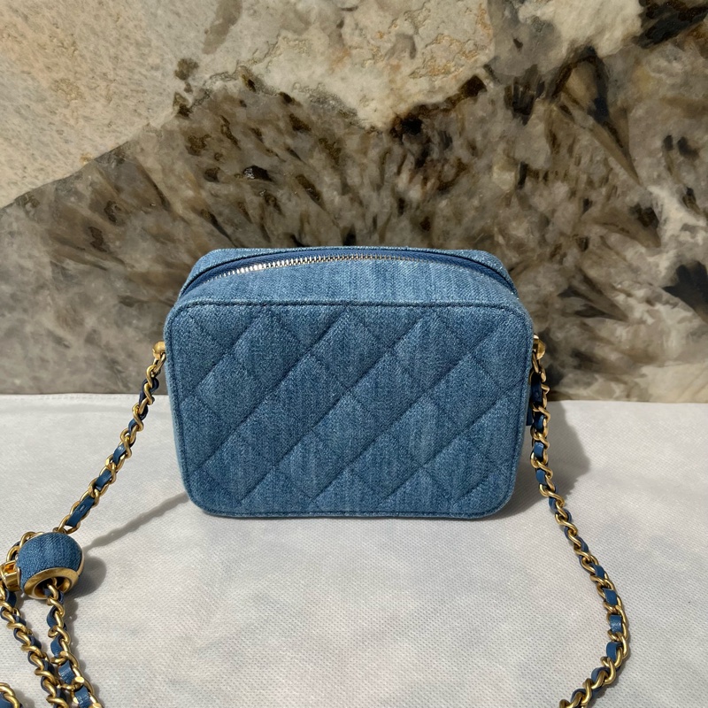 Chanel藍金牛仔布金球拉鍊相機包-2