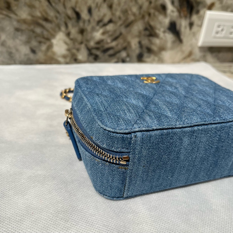 Chanel藍金牛仔布金球拉鍊相機包-5