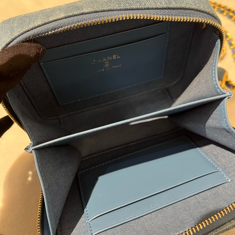 Chanel藍金牛仔布金球拉鍊相機包-9