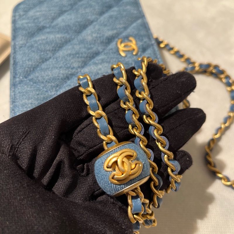 Chanel藍金牛仔布金球拉鍊相機包-10