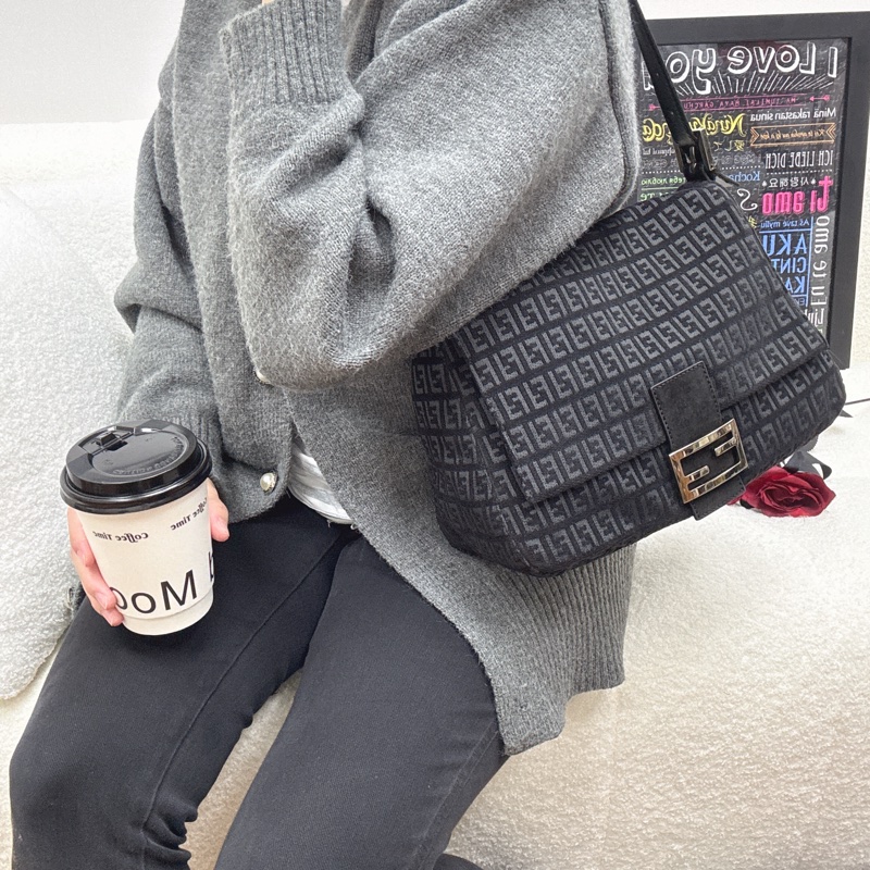 【赫蒂國際精品】 Fendi 經典黑色手提法棍包 肩背 手提 vintage 二手 中古-3