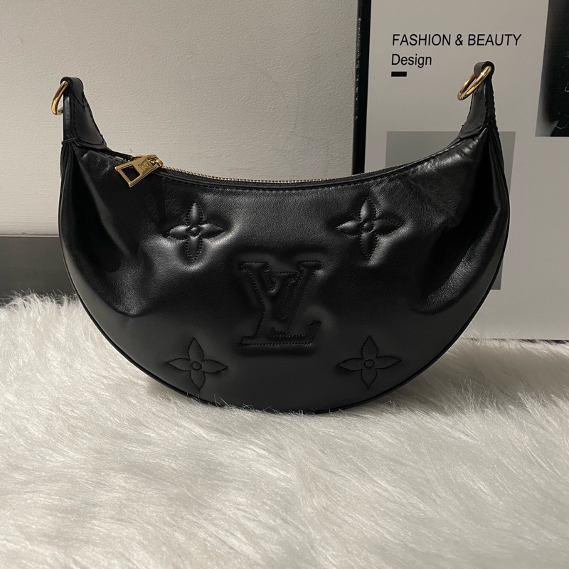 Louis Vuitton 路易威登 黑色全皮月亮包 尺寸27.5*16*7cm 芯片款-1