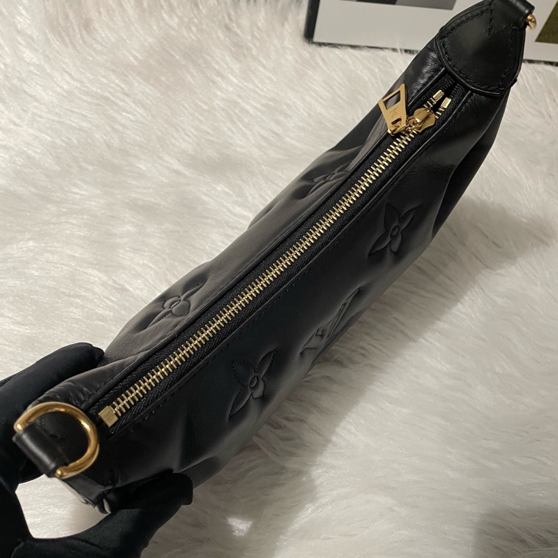 Louis Vuitton 路易威登 黑色全皮月亮包 尺寸27.5*16*7cm 芯片款-3