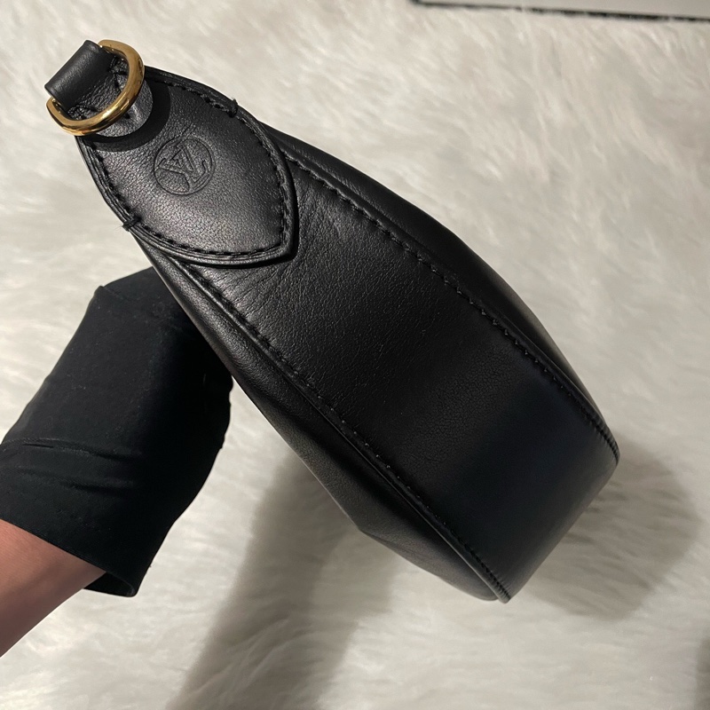 Louis Vuitton 路易威登 黑色全皮月亮包 尺寸27.5*16*7cm 芯片款-4
