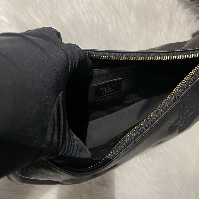 Louis Vuitton 路易威登 黑色全皮月亮包 尺寸27.5*16*7cm 芯片款-7