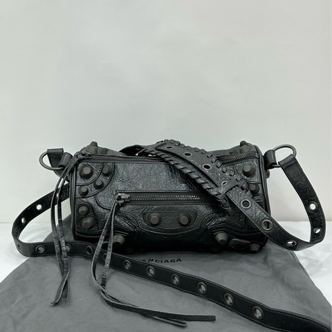 Balenciaga巴黎世家Le cagole 黑色鉚釘圓筒包斜背包