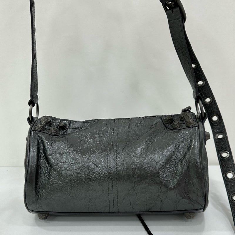 Balenciaga巴黎世家Le cagole 黑色鉚釘圓筒包斜背包-2